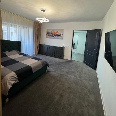 Central Apartment ทาร์กู จิอู ภายนอก รูปภาพ