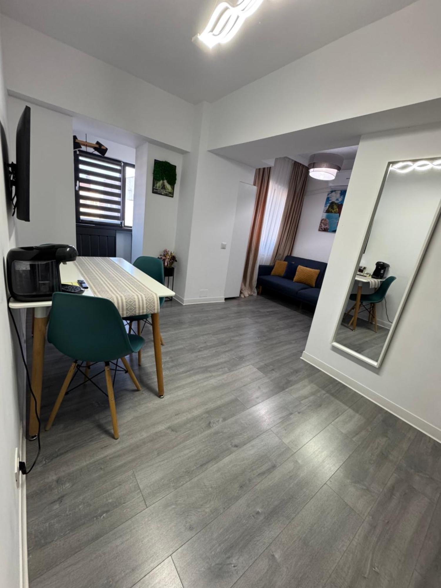 Central Apartment ทาร์กู จิอู ภายนอก รูปภาพ